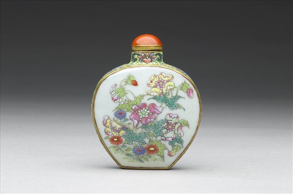 粉彩花卉紋鼻煙壺