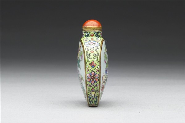 粉彩花卉紋鼻煙壺