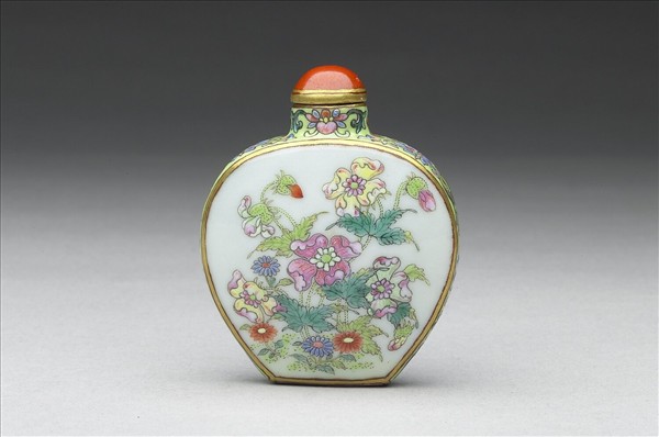 粉彩花卉紋鼻煙壺