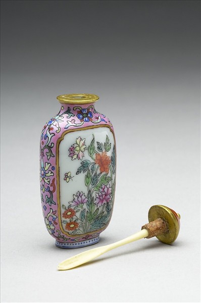 粉彩芍藥詩畫鼻煙壺