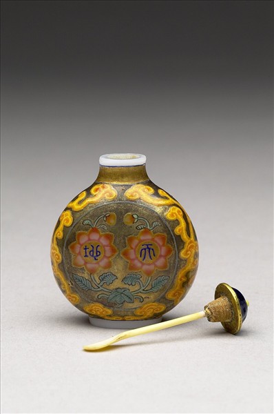 玻璃胎畫琺瑯金地天地同壽鼻煙壺