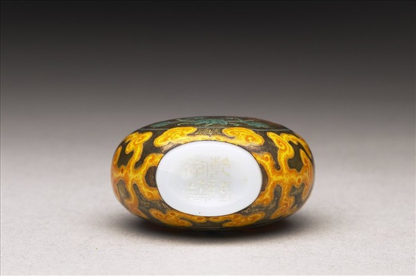 玻璃胎畫琺瑯金地天地同壽鼻煙壺