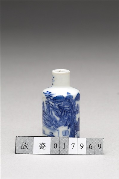 青花瓷山水人物紋鼻煙壺