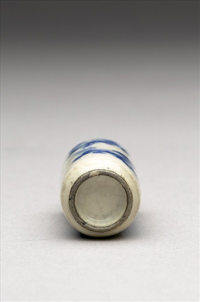 青花瓷獅子滾繡球紋鼻煙壺