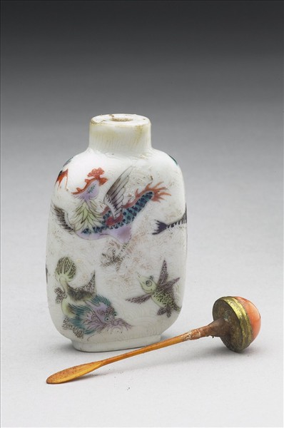 釉上彩龍鳳魚獸紋鼻煙壺