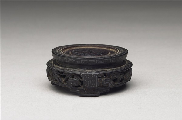 鏤雕歲寒三友鑲銀絲木座