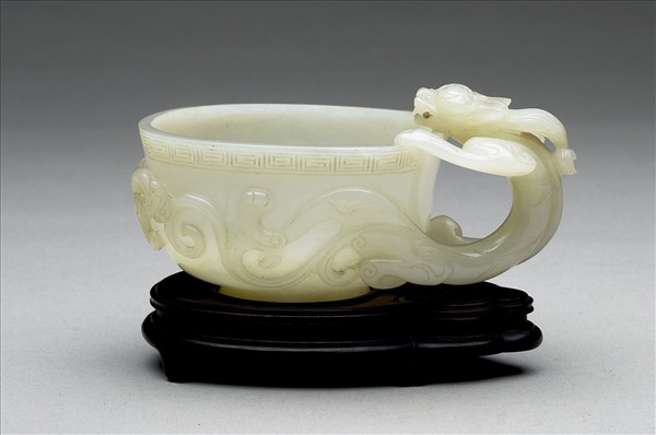 玉螭耳杯