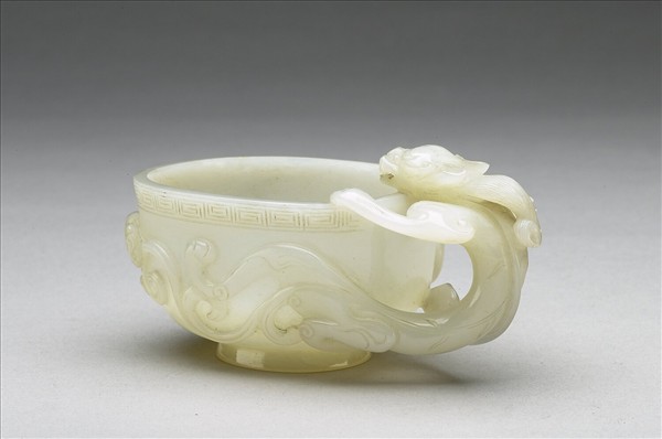 玉螭耳杯