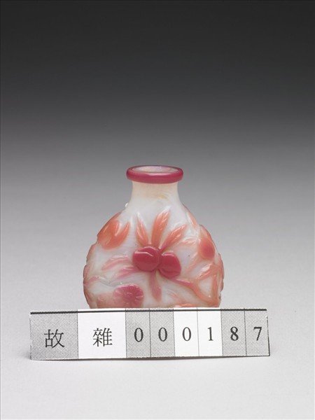 白套粉紅玻璃桃枝鼻煙壺