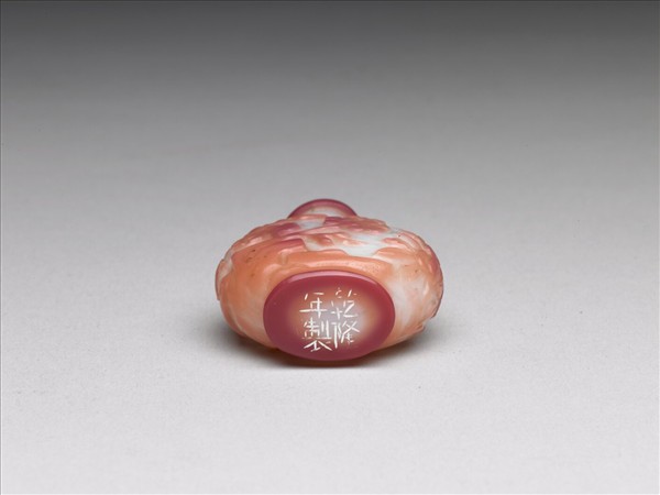 白套粉紅玻璃桃枝鼻煙壺