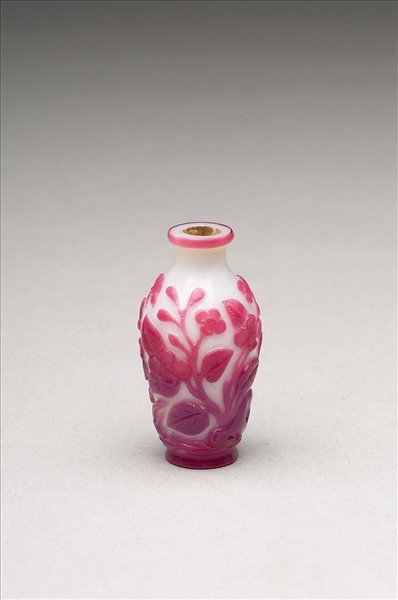 白套紫紅玻璃花蝶鼻煙壺