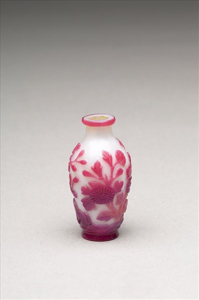 白套紫紅玻璃花蝶鼻煙壺