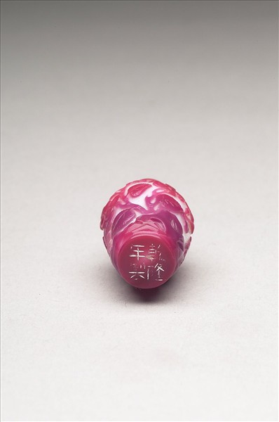 白套紫紅玻璃花蝶鼻煙壺