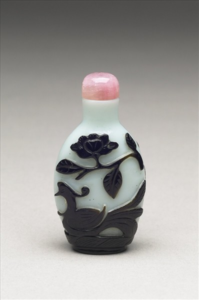 白套黑玻璃花鳥紋鼻煙壺