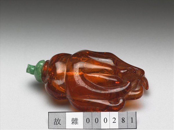 金珀佛手鼻煙壺