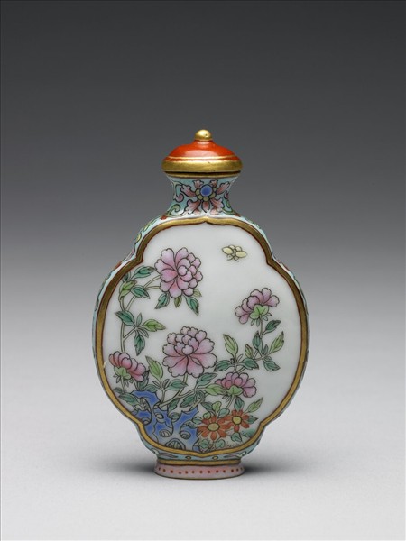 粉彩御製詩花卉紋鼻煙壺