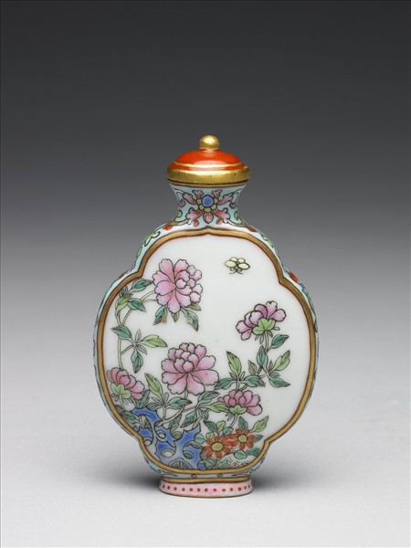 粉彩御製詩花卉紋鼻煙壺