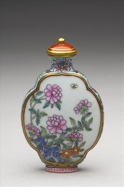 粉彩御製詩花卉紋鼻煙壺