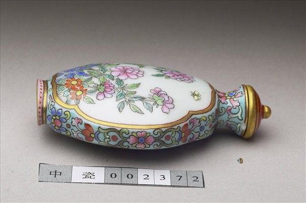 粉彩御製詩花卉紋鼻煙壺