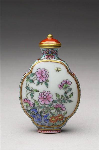 粉彩御製詩花卉紋鼻煙壺