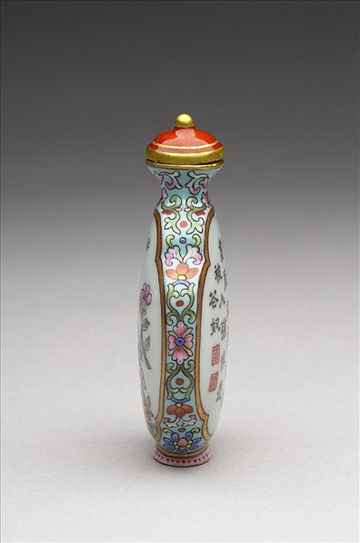 粉彩御製詩花卉紋鼻煙壺