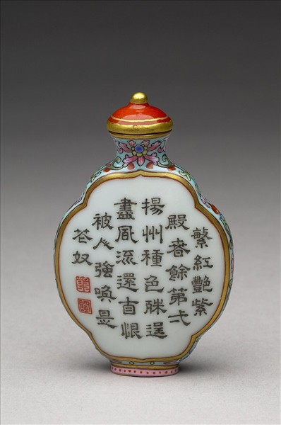 粉彩御製詩花卉紋鼻煙壺