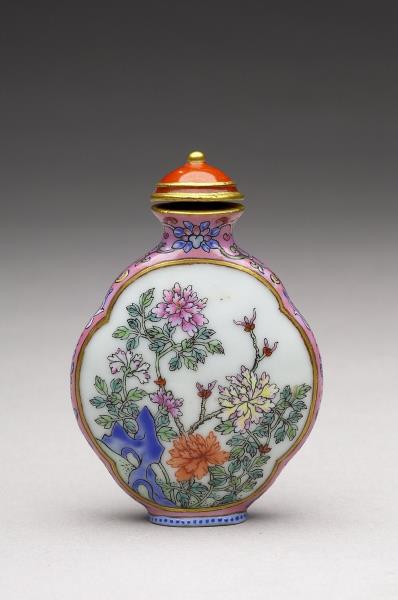 粉彩御製詩花卉紋鼻煙壺