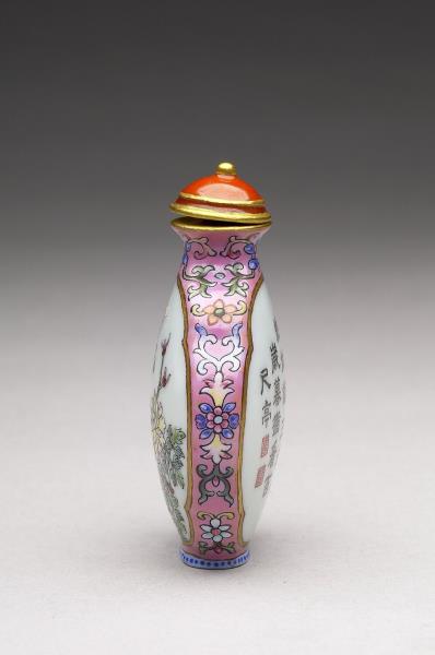 粉彩御製詩花卉紋鼻煙壺