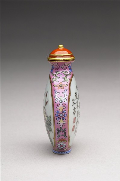 粉彩御製詩花卉紋鼻煙壺