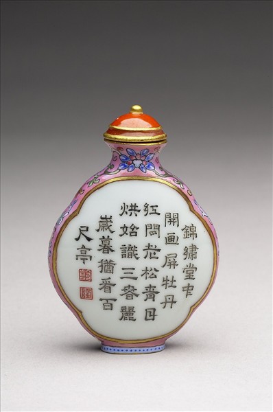 粉彩御製詩花卉紋鼻煙壺