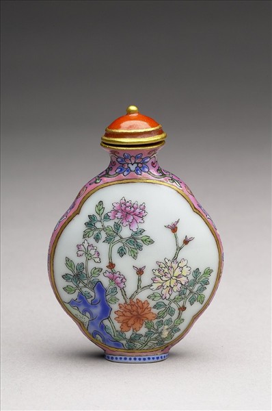 粉彩御製詩花卉紋鼻煙壺