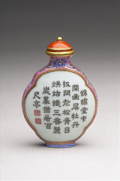 粉彩御製詩花卉紋鼻煙壺