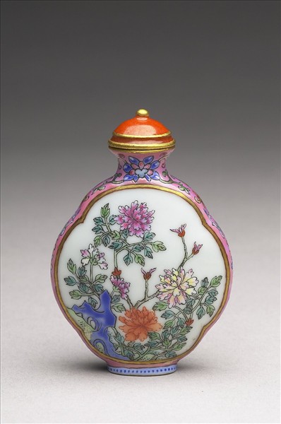 粉彩御製詩花卉紋鼻煙壺