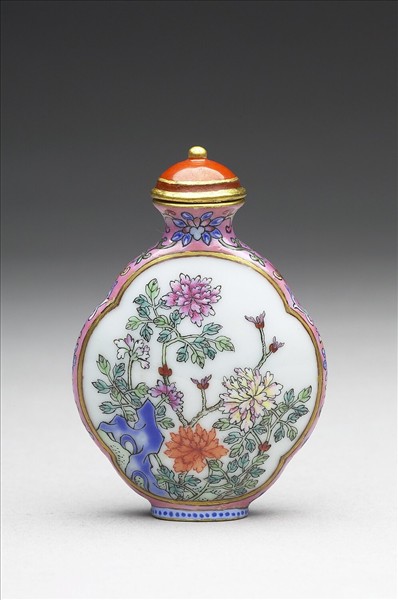 粉彩御製詩花卉紋鼻煙壺
