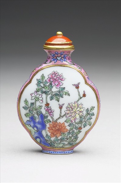 粉彩御製詩花卉紋鼻煙壺