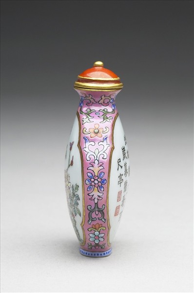 粉彩御製詩花卉紋鼻煙壺