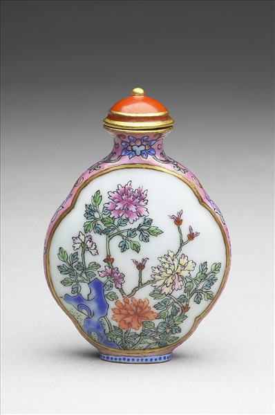 粉彩御製詩花卉紋鼻煙壺