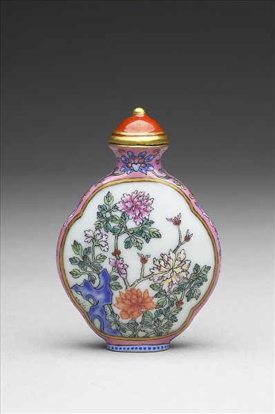 粉彩御製詩花卉紋鼻煙壺