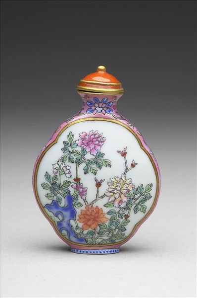 粉彩御製詩花卉紋鼻煙壺