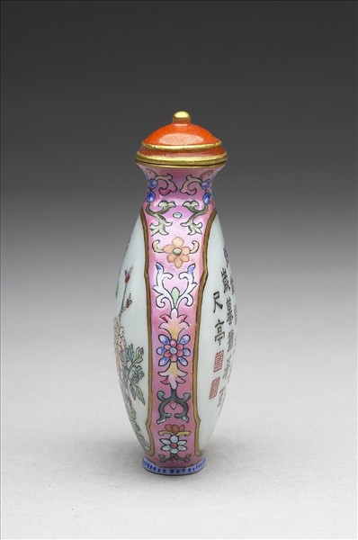 粉彩御製詩花卉紋鼻煙壺
