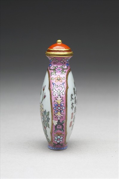 粉彩御製詩花卉紋鼻煙壺