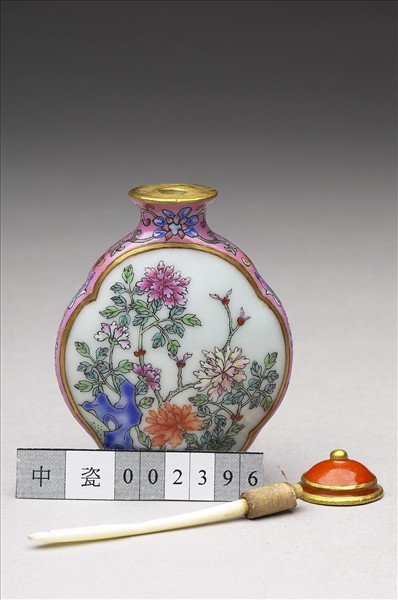 粉彩御製詩花卉紋鼻煙壺