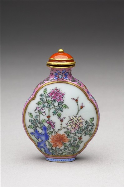 粉彩御製詩花卉紋鼻煙壺