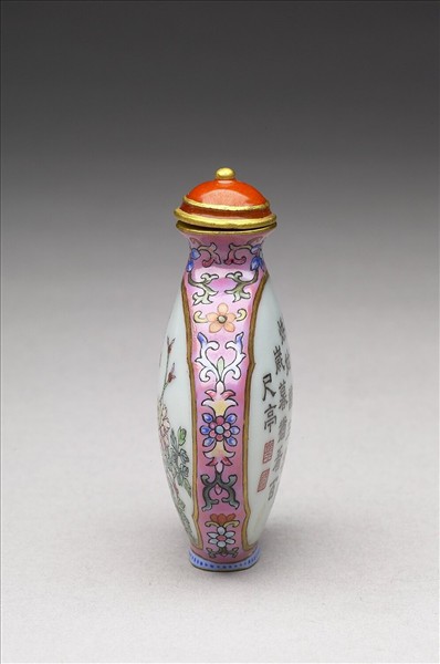 粉彩御製詩花卉紋鼻煙壺