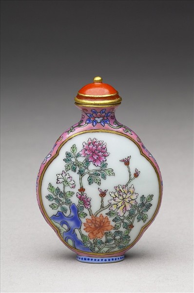 粉彩御製詩花卉紋鼻煙壺