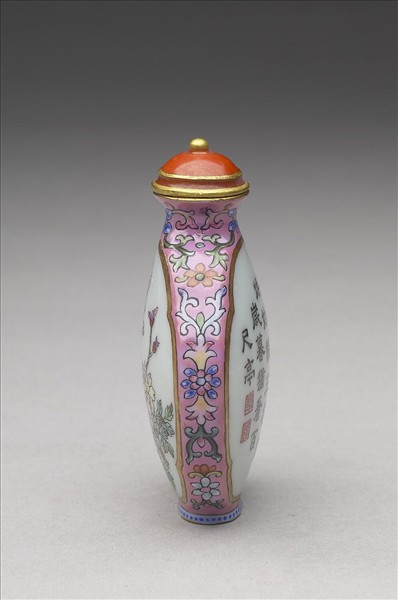 粉彩御製詩花卉紋鼻煙壺