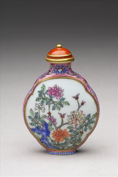 粉彩御製詩花卉紋鼻煙壺