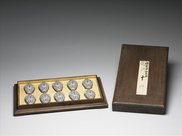 粉彩花鳥紋鼻煙壺