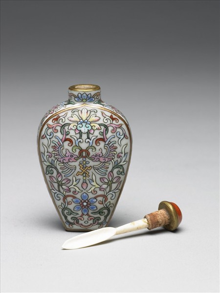 粉彩花鳥紋鼻煙壺