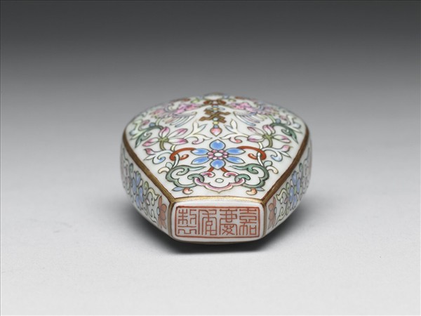 粉彩花鳥紋鼻煙壺